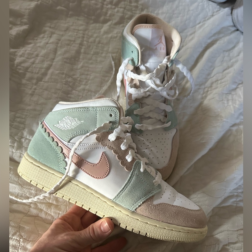 Jordan 1 Mid SE "White/Pink Oxford/Jade Ice/Guava Ice" Grade School Girls' Shoe